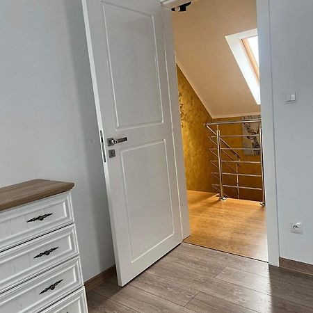 Dom Na Borowkowym Wzgorzu Apartment Palesnica ภายนอก รูปภาพ